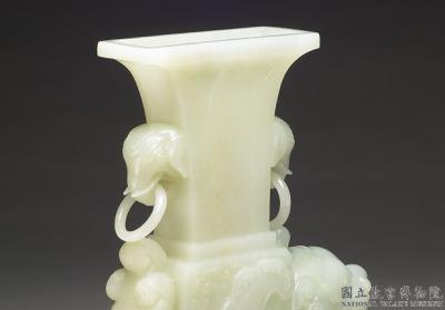 图片[3]-Jade vessel imitating a bronze zun in the shape of an animal, Qing dynasty, Qianlong reign (1736-1795)-China Archive